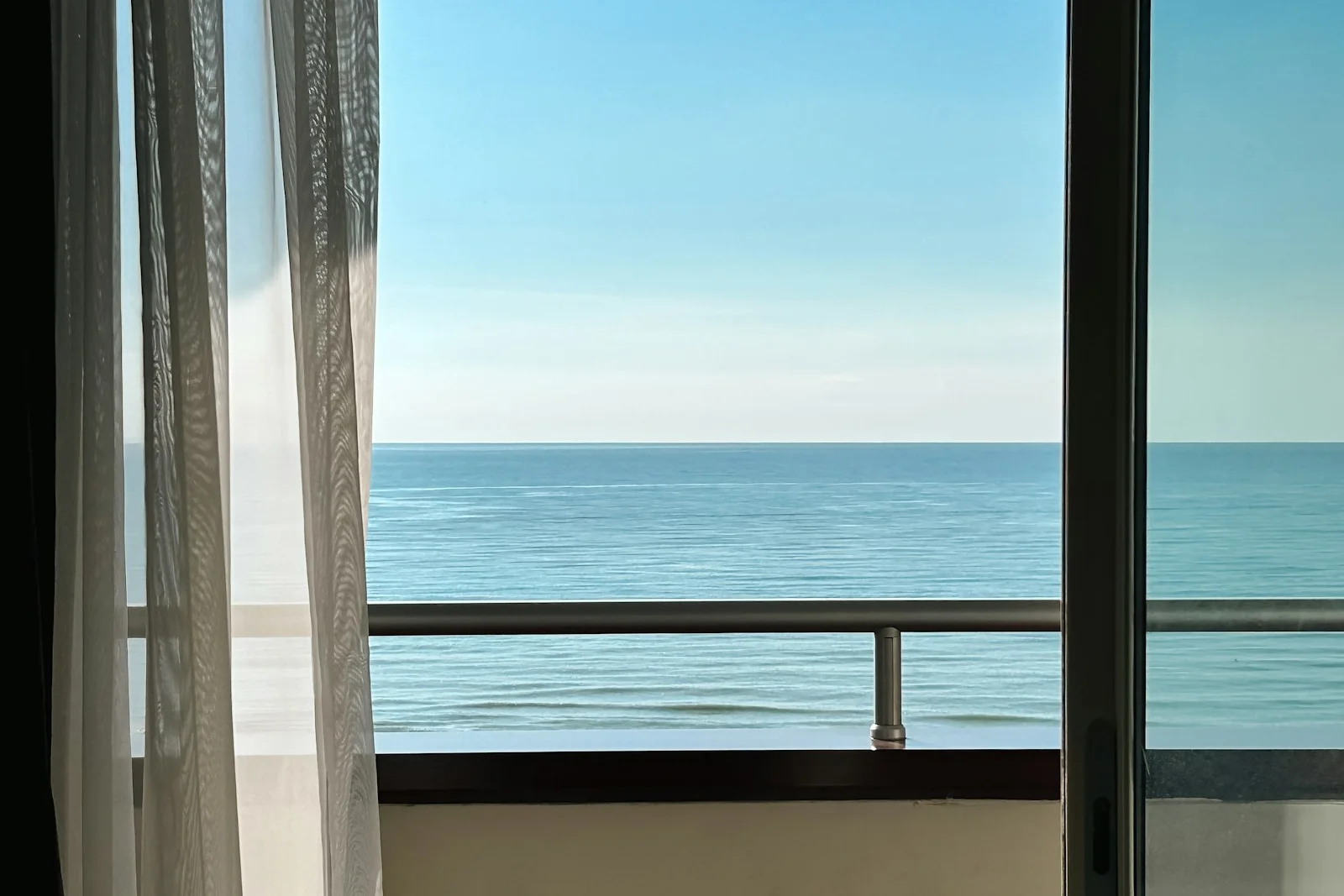 Flat balcony with a sea view, an example of a holiday home in Spain